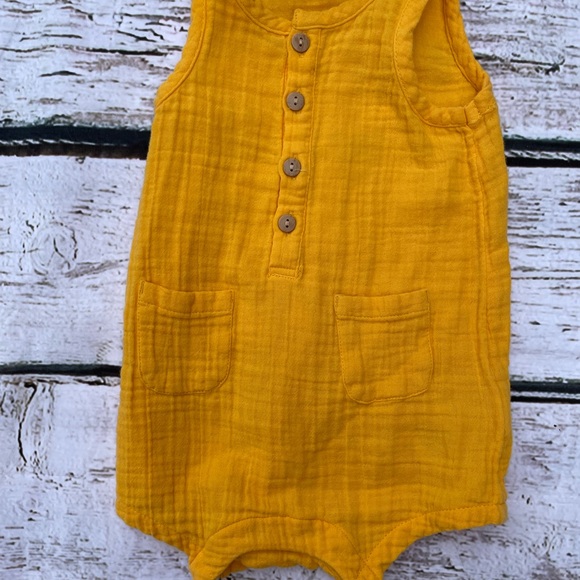 Sleeveless Henley one piece romper bundle lot size 6-12 months - Picture 3 of 9